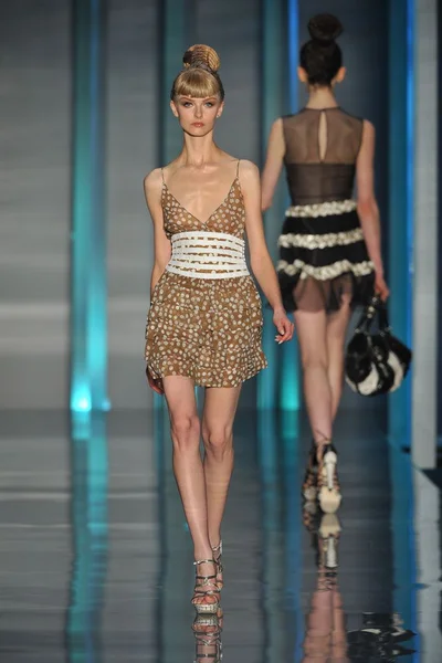 Look 19